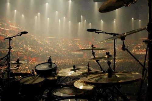 Seu-navegador-não-é-compatível-com-esta-imagem-bateria-no-palco.